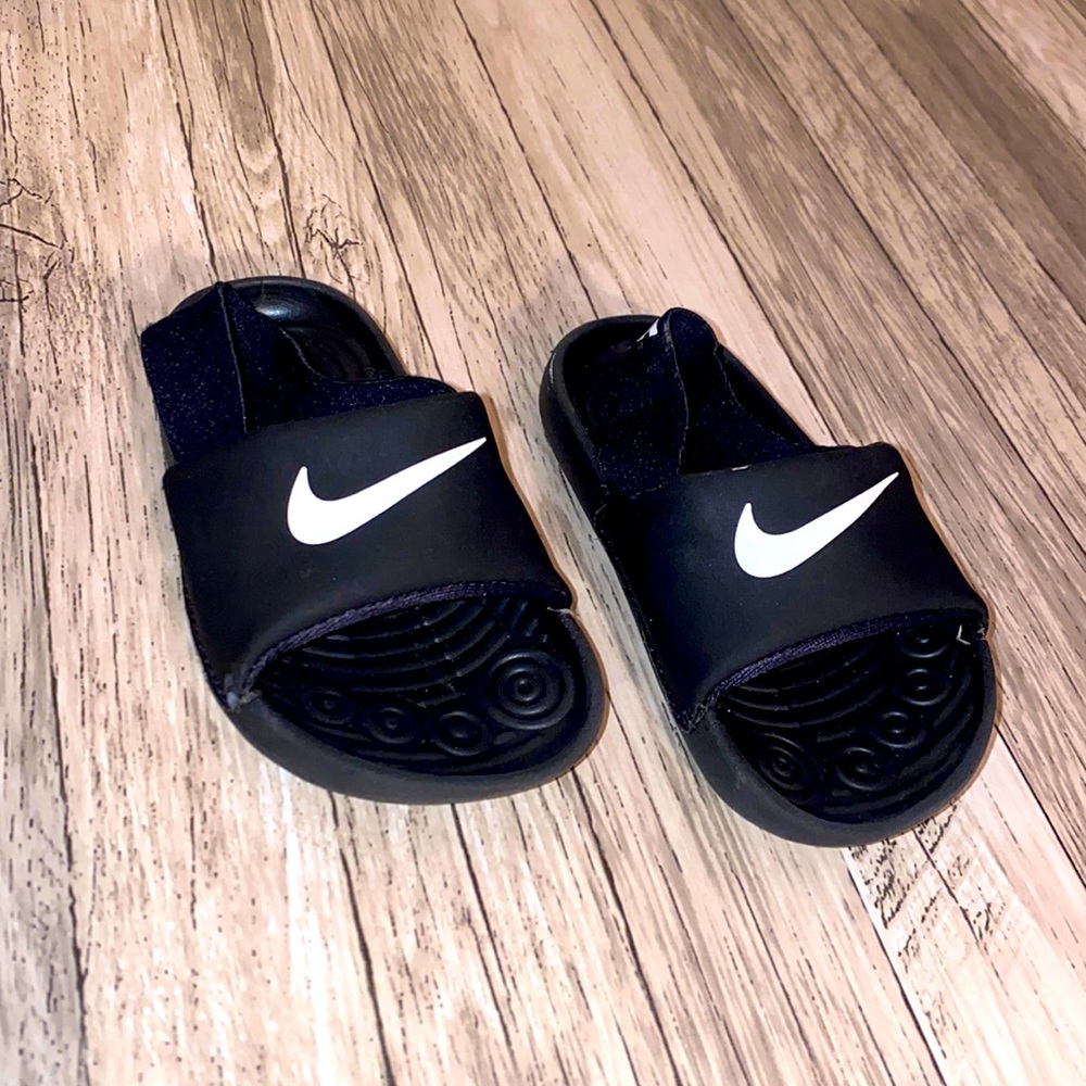 Nike Kawa slide/sandals toddler size 6 in black.